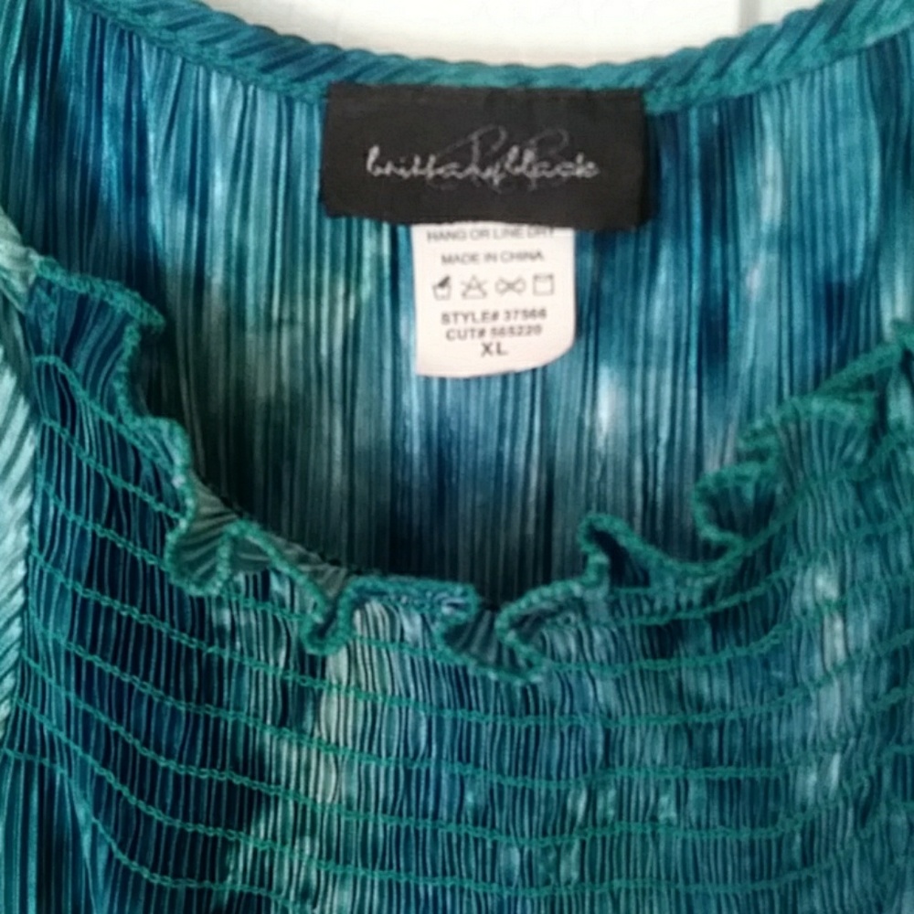 Cool top! - Picture 2 of 3